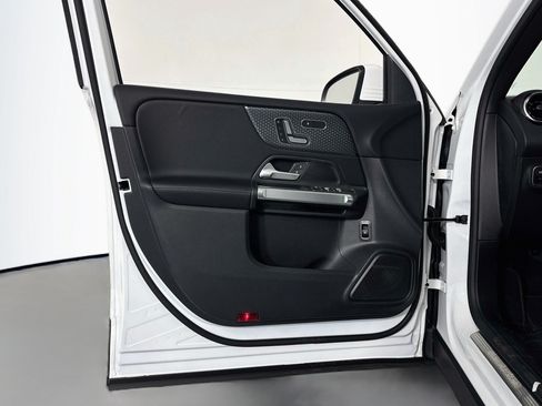 Used 2026 Mercedes-Benz GLB 250 image 21