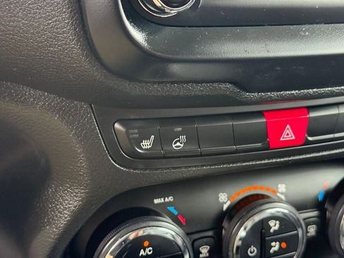 Used 2017 Jeep Renegade Limited AWD/4WD image 24