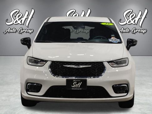 Used 2025 Chrysler Pacifica Select image 14