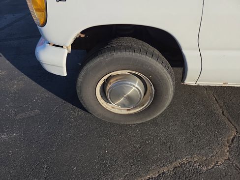 Used 1999 Ford E-350 and Econoline 350 Super Duty image 9