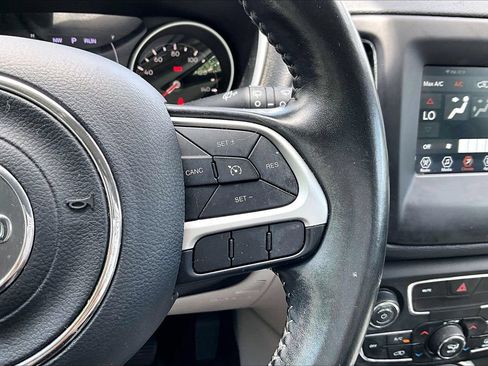 Used 2019 Jeep Compass Latitude FWD image 29