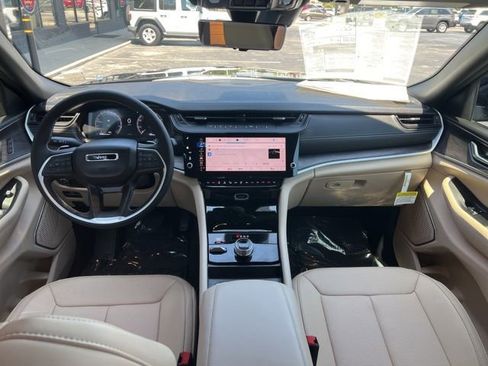 New 2026 Jeep Grand Cherokee L Limited w/ Luxury Tech Group II AWD/4WD image 22
