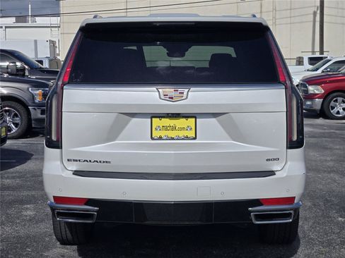 Used 2021 Cadillac Escalade Premium Luxury RWD image 7