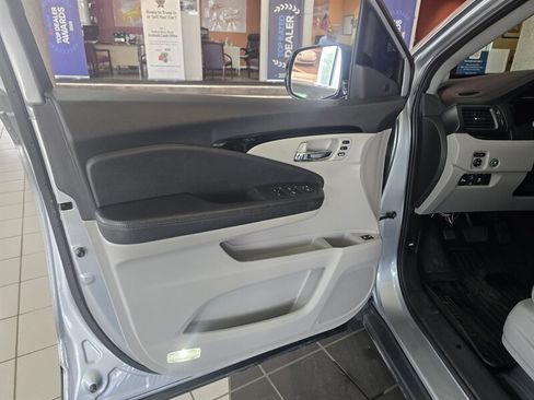 Used 2019 Honda Pilot Touring image 7