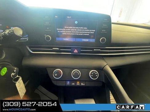 Used 2024 Hyundai Elantra SE FWD image 17