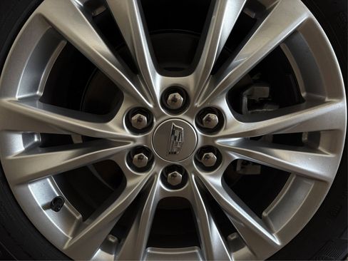 New 2025 Cadillac XT5 Luxury image 13