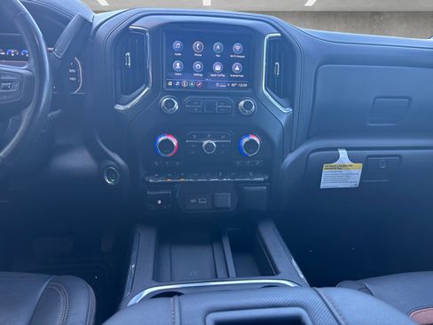 Used 2021 GMC Sierra 1500 AT4 w/ AT4 Value Package image 3