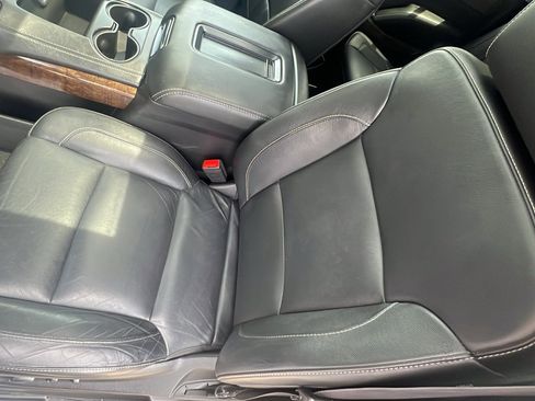 Used 2019 Chevrolet Suburban LT AWD/4WD image 11