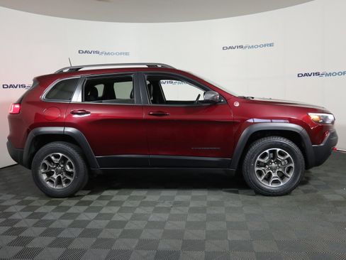 Used 2020 Jeep Cherokee Trailhawk AWD/4WD image 4