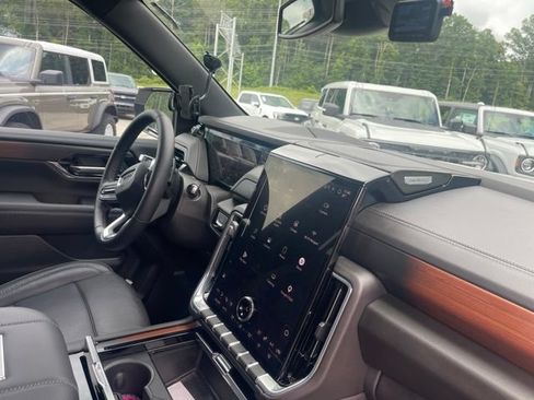 Used 2025 GMC Yukon XL Denali w/ Sun & Power Step Package AWD/4WD image 31