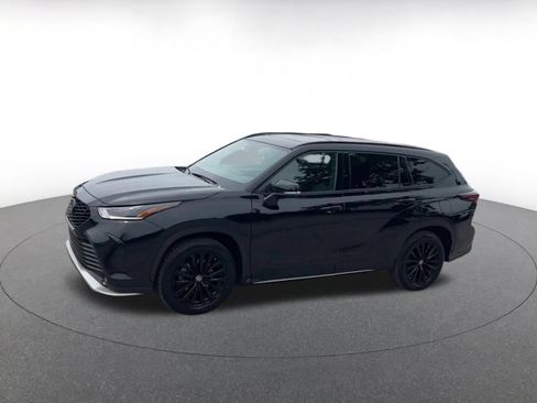 Used 2025 Toyota Highlander XSE AWD/4WD image 7