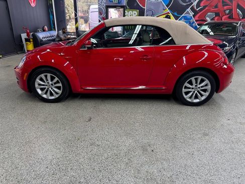 Used 2013 Volkswagen Beetle TDI FWD image 2