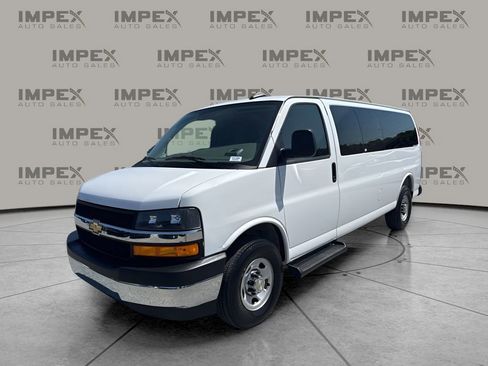 Used 2025 Chevrolet Express 3500 LT w/ LT Preferred Equipment Group RWD image 1