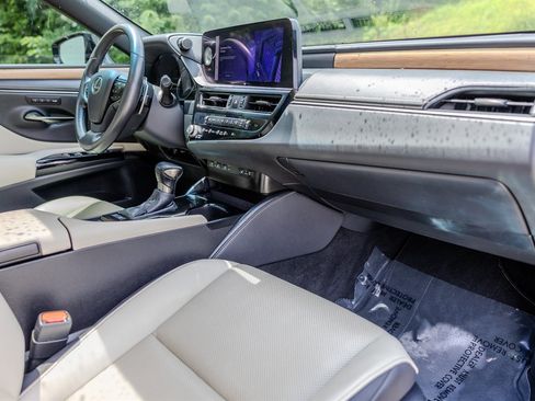 Used 2023 Lexus ES 300h w/ Premium Package FWD image 33