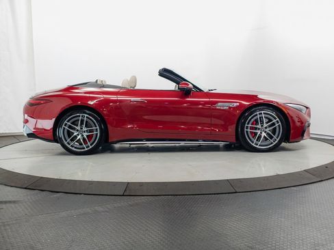 Used 2023 Mercedes-Benz SL 55 AMG 4MATIC w/ Driver Assistance Package image 37