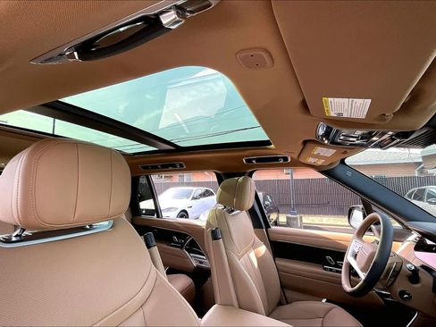 New 2025 Land Rover Range Rover Long Wheelbase SE image 29