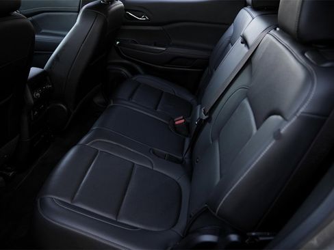 Used 2023 GMC Acadia SLT image 30