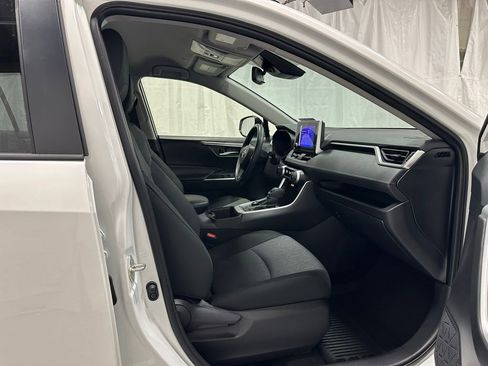 Used 2025 Toyota RAV4 XLE image 57