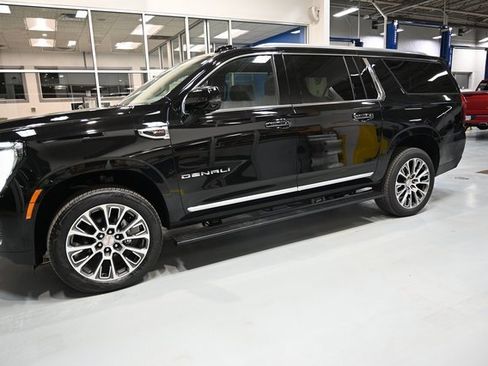 New 2026 GMC Yukon XL Denali w/ Denali Reserve Package image 9