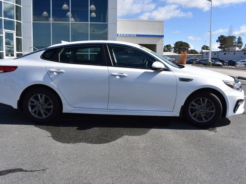Used 2020 Kia Optima LX image 10