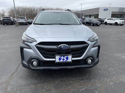 Used 2025 Subaru Outback Premium image 9