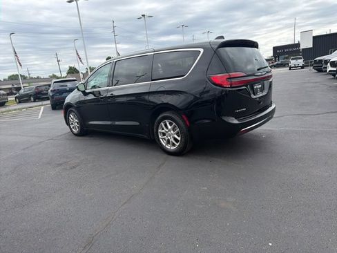 Used 2024 Chrysler Pacifica Touring-L FWD image 15