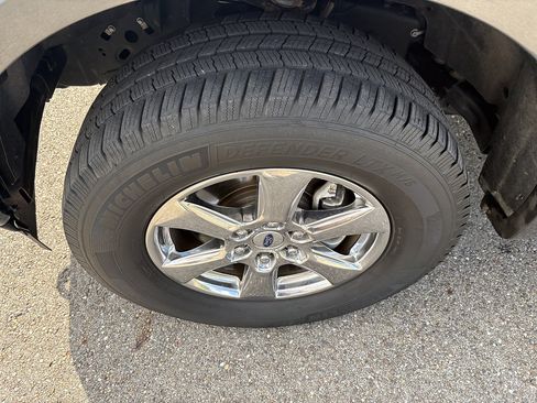 Used 2019 Ford F150 Lariat w/ Equipment Group 502A Luxury AWD/4WD image 8