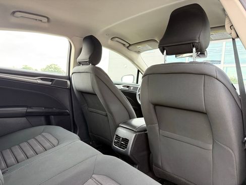 Used 2019 Ford Fusion SE FWD image 16