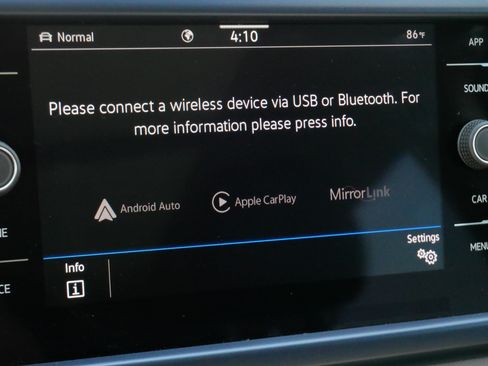 Certified 2023 Volkswagen Taos SE w/ Panoramic Sunroof Package AWD/4WD image 31