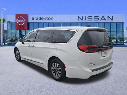 Used 2023 Chrysler Pacifica Limited FWD image 7