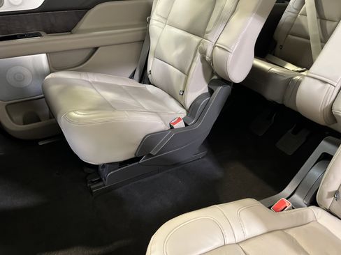 Used 2022 Lincoln Navigator Reserve image 14