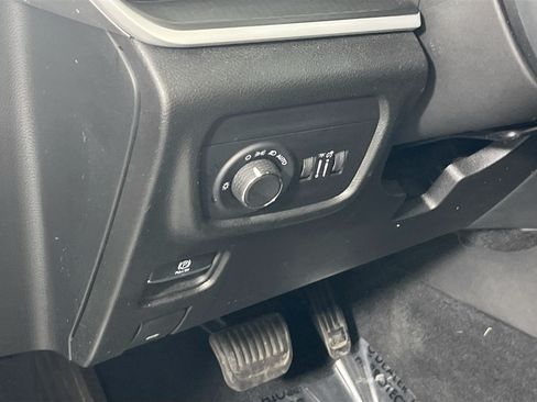Used 2023 Jeep Grand Cherokee L Laredo AWD/4WD image 10
