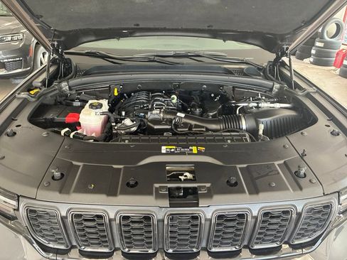 Used 2025 Jeep Grand Cherokee Altitude w/ Trailer Tow Package AWD/4WD image 26