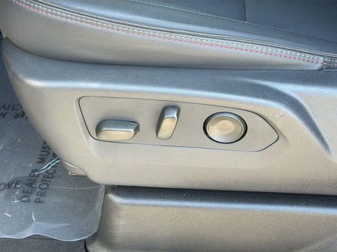 Used 2026 Chevrolet Suburban RST RWD image 21