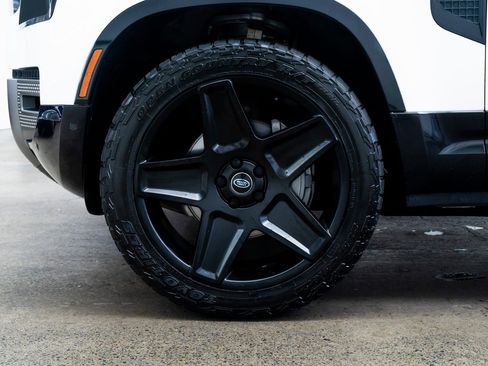 Used 2023 Land Rover Defender 130 X-Dynamic SE image 7