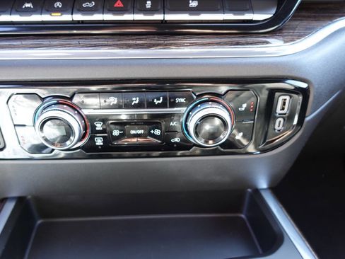 Used 2024 GMC Sierra 1500 Elevation w/ Preferred Package AWD/4WD image 38
