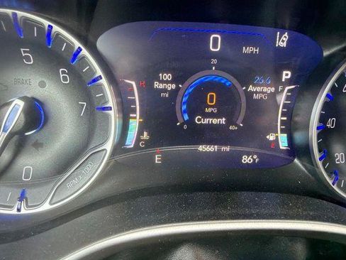 Certified 2024 Chrysler Pacifica Touring-L FWD image 12