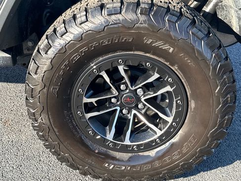 Used 2024 Jeep Wrangler Unlimited Rubicon image 10