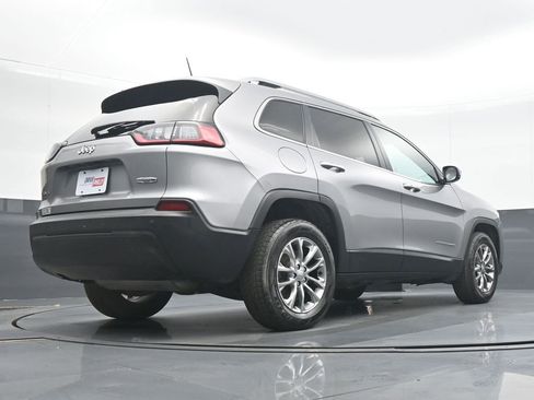 Used 2019 Jeep Cherokee Latitude Plus w/ Cold Weather Group AWD/4WD image 30