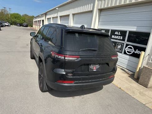 Used 2023 Jeep Grand Cherokee Altitude image 19