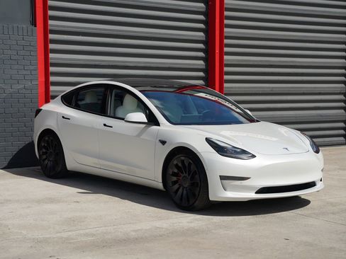 Used 2021 Tesla Model 3 Performance image 4