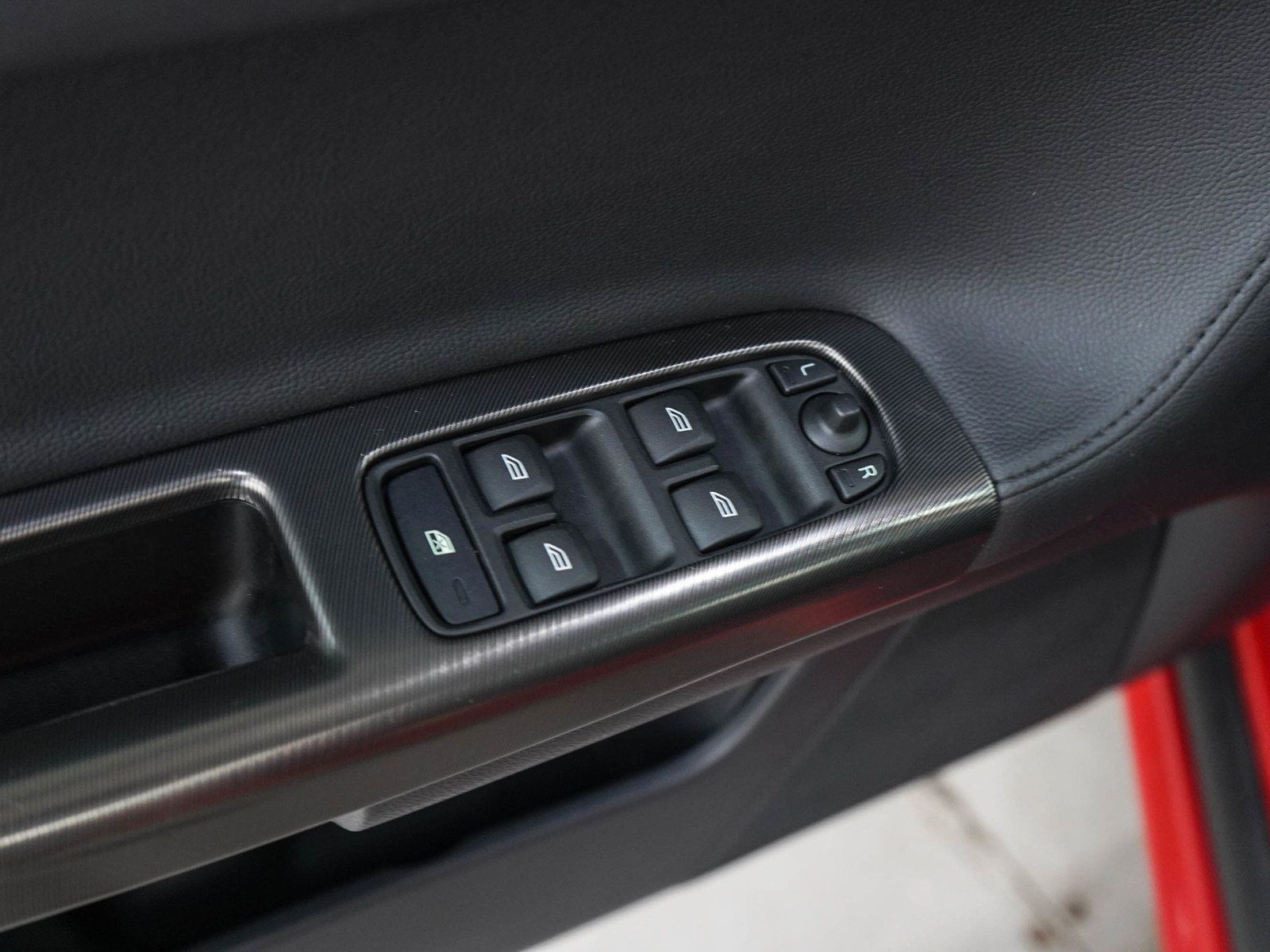 Used 2011 Volvo S40 T5 R-Design FWD image 18