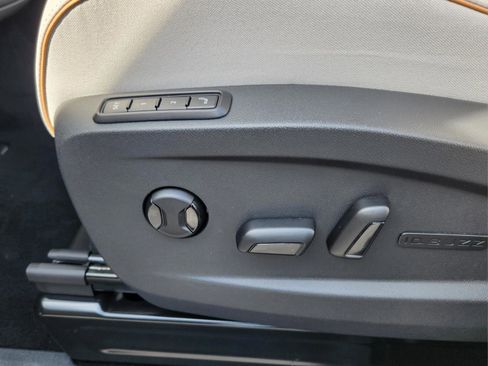 New 2025 Volkswagen ID. Buzz Pro S Plus image 17