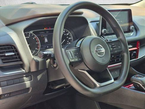 Used 2021 Nissan Rogue S FWD image 3