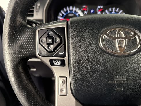 Used 2017 Toyota 4Runner SR5 AWD/4WD image 25