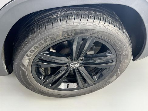 Used 2023 Volkswagen Atlas SEL R-Line image 33