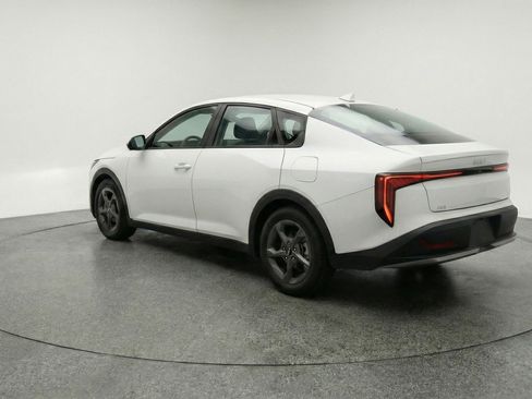 Used 2025 Kia K4 LXS image 6