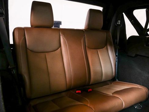 Used 2017 Jeep Wrangler Sahara image 17