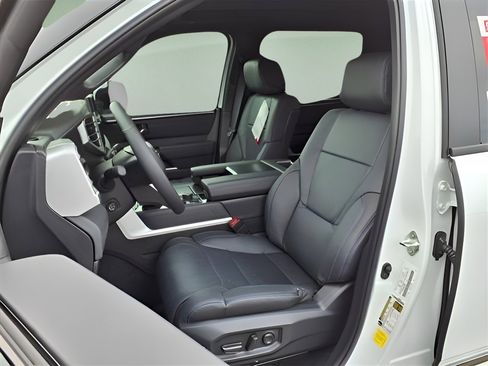 New 2025 Toyota Tundra Platinum AWD/4WD image 4