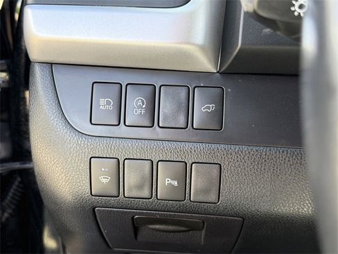 Used 2019 Toyota Highlander Limited image 18